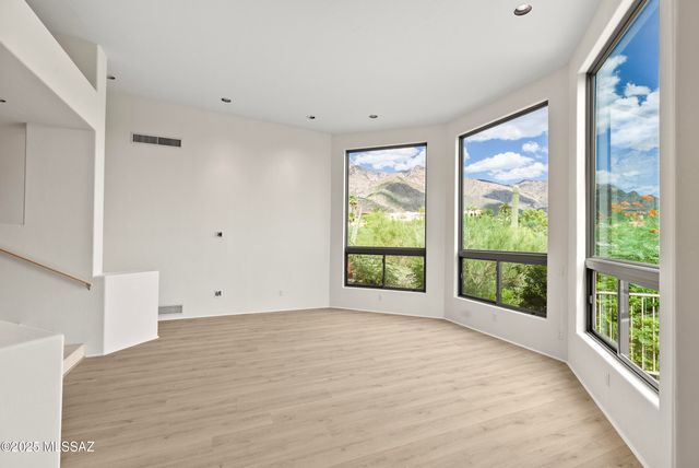 3211 E Blossom Dancer Lane, Tucson, AZ 85718