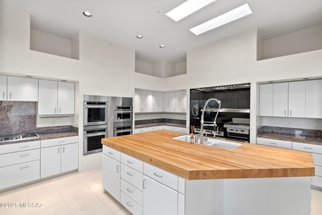 3211 E Blossom Dancer Lane, Tucson, AZ 85718