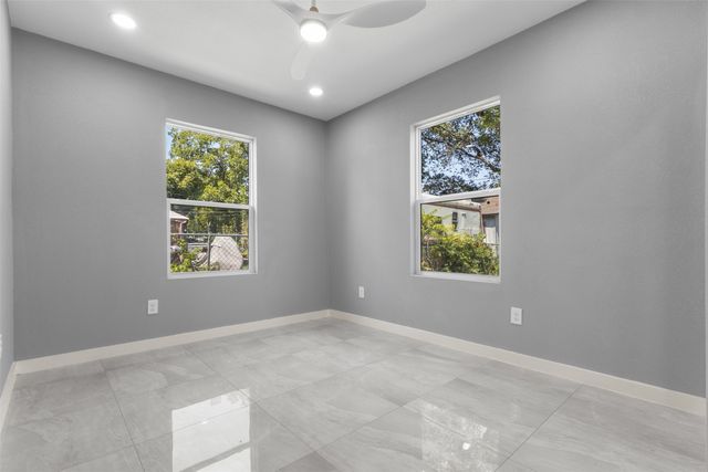 526 SE 11th, Grand Prairie, TX 75051