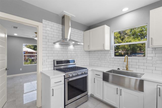 526 SE 11th, Grand Prairie, TX 75051