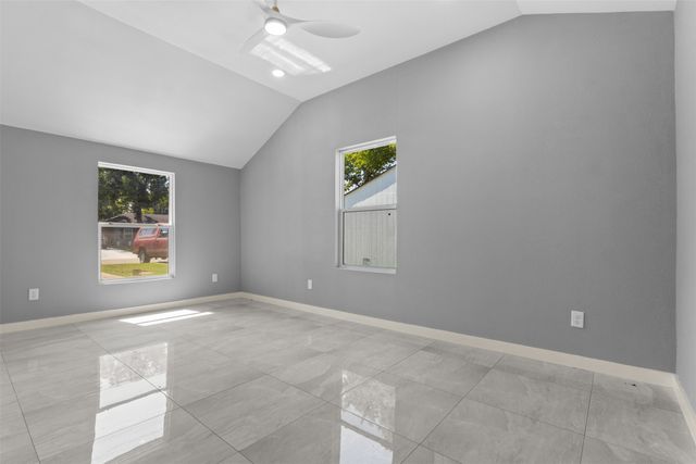 526 SE 11th, Grand Prairie, TX 75051