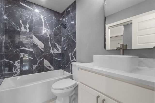 526 SE 11th, Grand Prairie, TX 75051