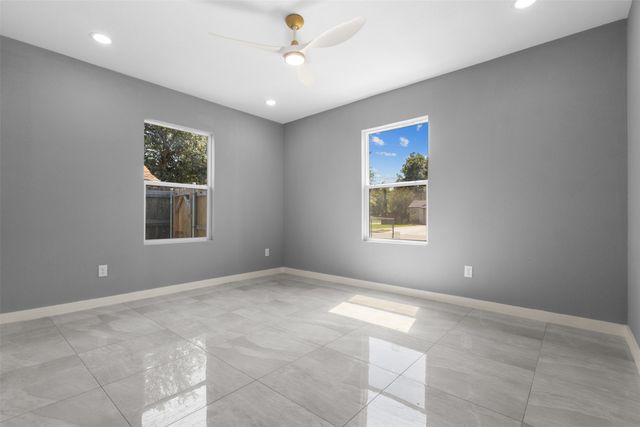 526 SE 11th, Grand Prairie, TX 75051