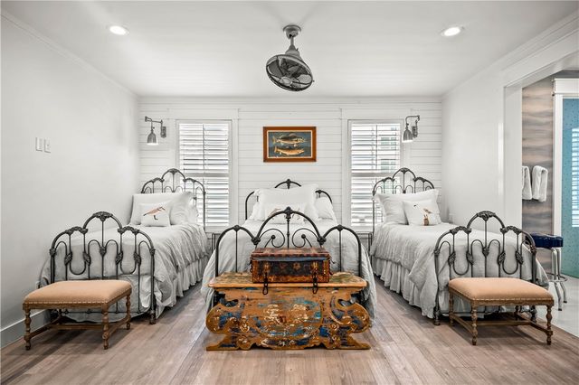 200 Round Road, Port Aransas, TX 78373