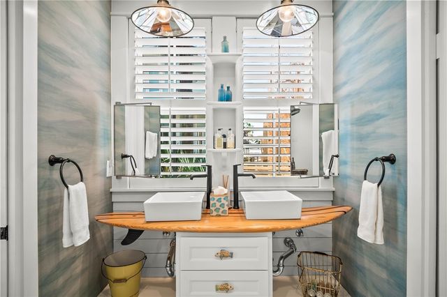 200 Round Road, Port Aransas, TX 78373