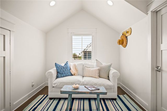 200 Round Road, Port Aransas, TX 78373