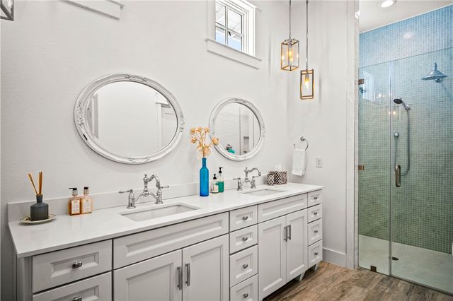 200 Round Road, Port Aransas, TX 78373