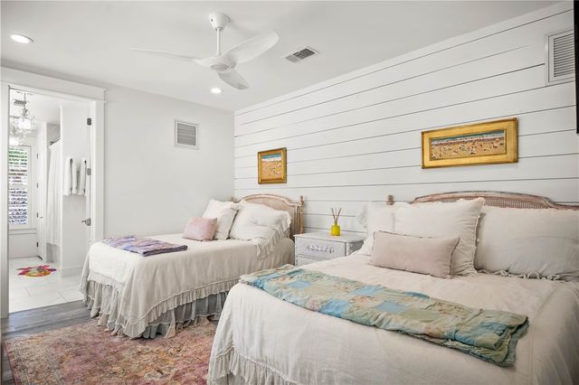 200 Round Road, Port Aransas, TX 78373