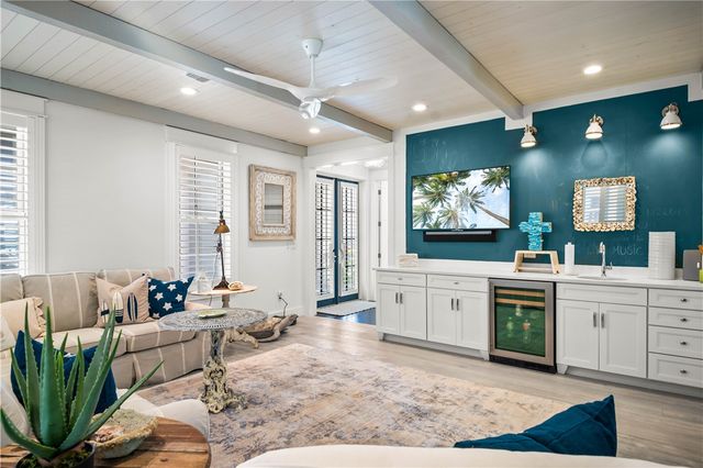 200 Round Road, Port Aransas, TX 78373