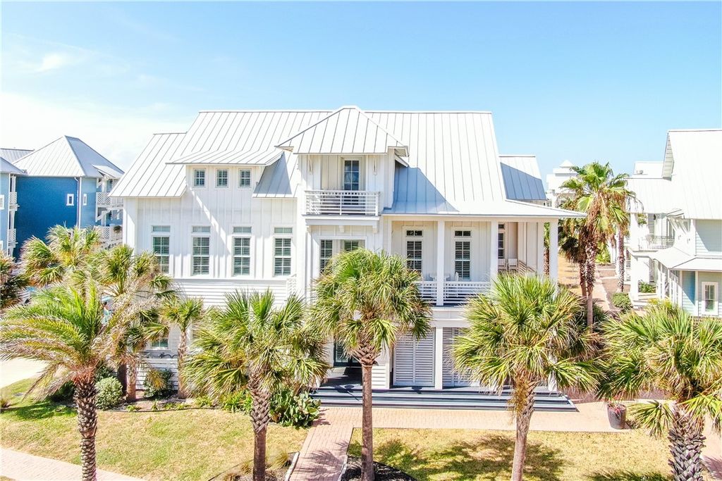 200 Round Road, Port Aransas, TX 78373