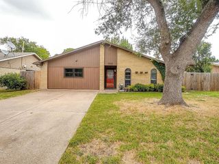 3110 Edelweiss Drive, Grand Prairie, TX 75052