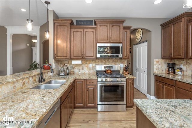 7658 E Wolf Creek Road, Wasilla, AK 99654