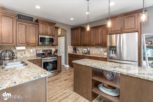 7658 E Wolf Creek Road, Wasilla, AK 99654