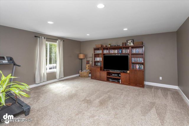 7658 E Wolf Creek Road, Wasilla, AK 99654