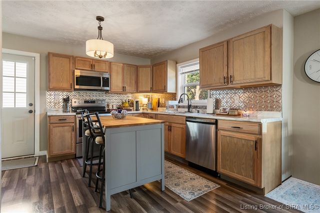 902 Mechanic Street, Jeffersonville, IN 47130