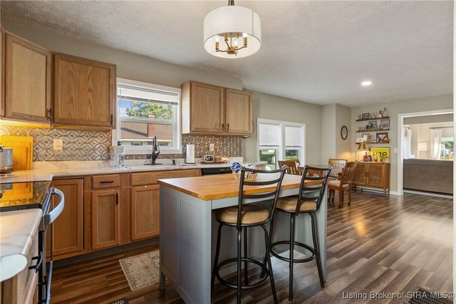 902 Mechanic Street, Jeffersonville, IN 47130