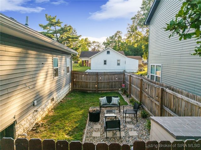 902 Mechanic Street, Jeffersonville, IN 47130