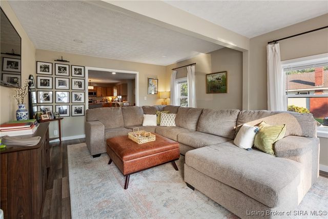 902 Mechanic Street, Jeffersonville, IN 47130