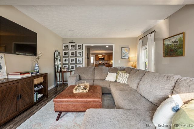 902 Mechanic Street, Jeffersonville, IN 47130