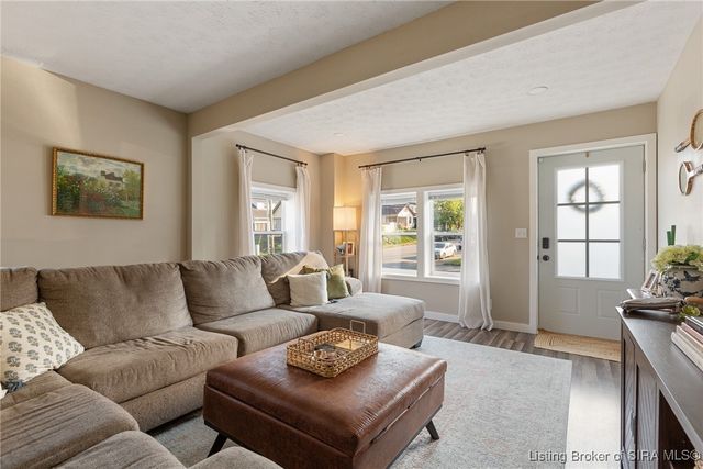 902 Mechanic Street, Jeffersonville, IN 47130