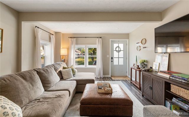 902 Mechanic Street, Jeffersonville, IN 47130