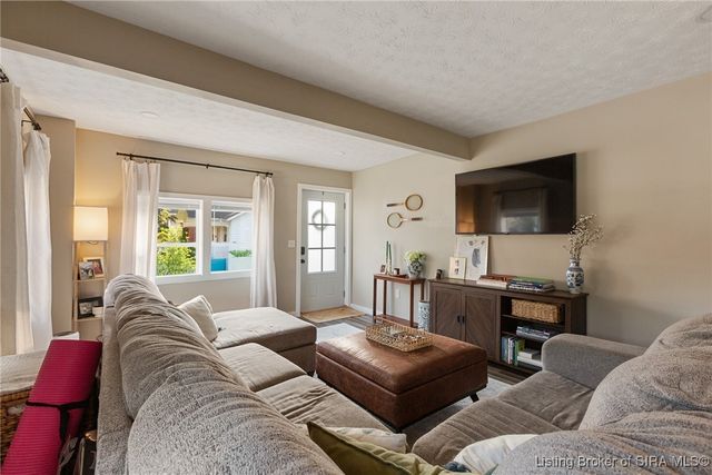 902 Mechanic Street, Jeffersonville, IN 47130