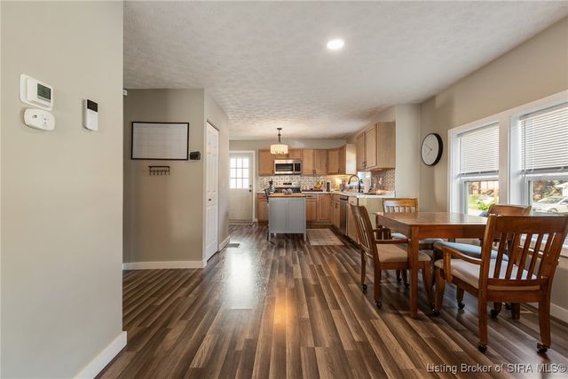 902 Mechanic Street, Jeffersonville, IN 47130