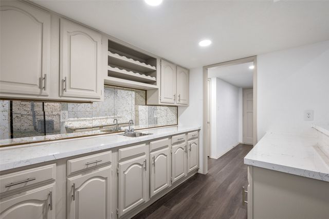 2212 Grapevine Lane, Carrollton, TX 75007