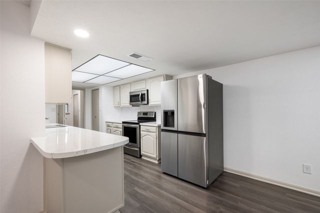 2212 Grapevine Lane, Carrollton, TX 75007