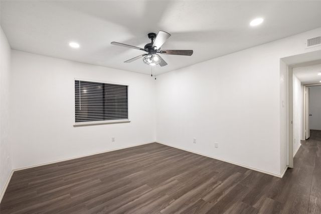 2212 Grapevine Lane, Carrollton, TX 75007