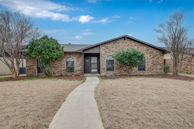 2212 Grapevine Lane, Carrollton, TX 75007