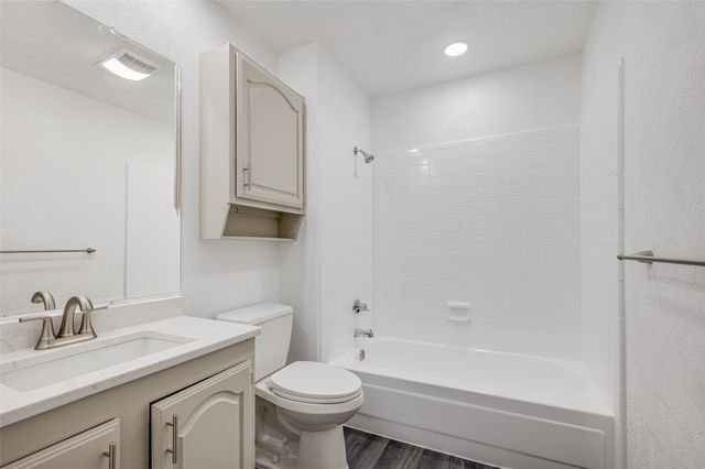 2212 Grapevine Lane, Carrollton, TX 75007