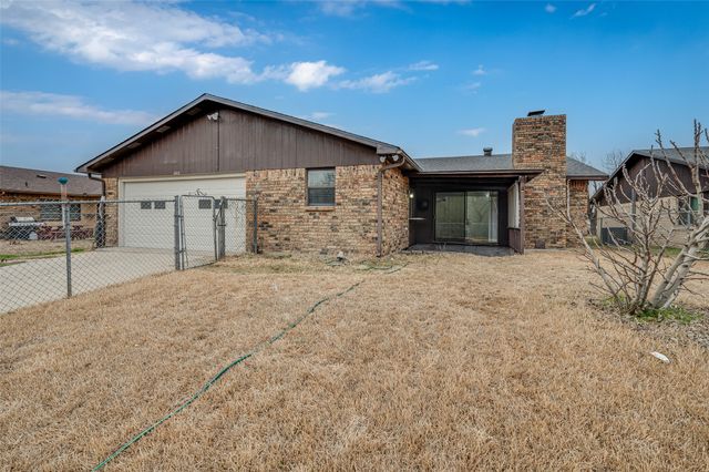 2212 Grapevine Lane, Carrollton, TX 75007