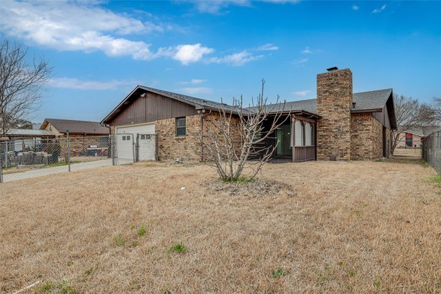 2212 Grapevine Lane, Carrollton, TX 75007