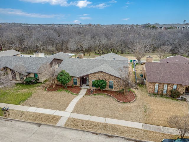 2212 Grapevine Lane, Carrollton, TX 75007