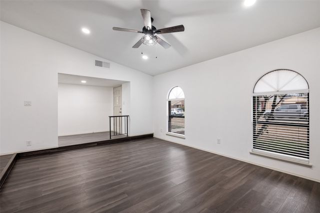 2212 Grapevine Lane, Carrollton, TX 75007