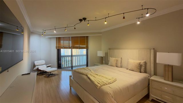 2000 Island Blvd 3004, Aventura, FL 33160
