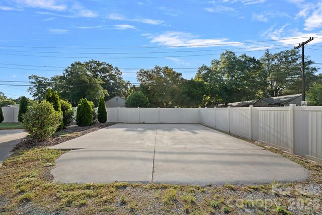 2561 Lumina Avenue, Charlotte, NC 28208