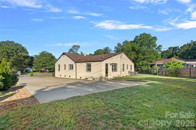 2561 Lumina Avenue, Charlotte, NC 28208