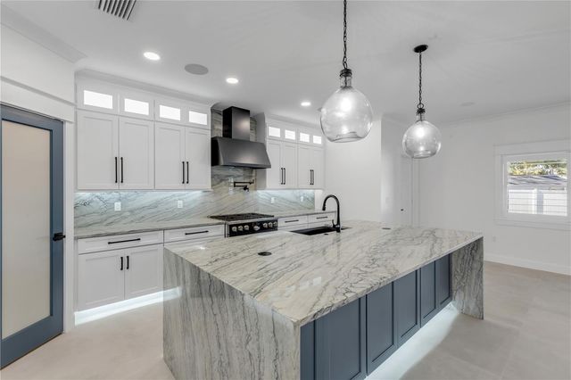 210 DUE EAST STREET, New Smyrna Beach, FL 32169