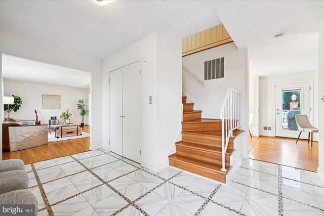 9304 BELLS MILL RD, Potomac, MD 20854