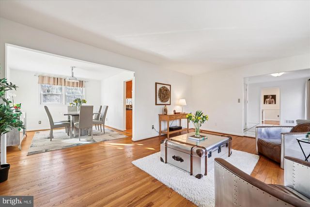 9304 BELLS MILL RD, Potomac, MD 20854