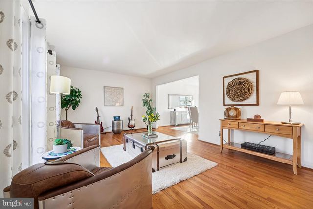 9304 BELLS MILL RD, Potomac, MD 20854