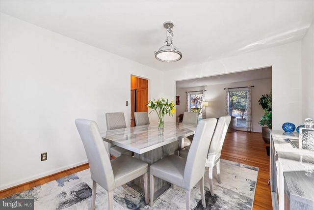 9304 BELLS MILL RD, Potomac, MD 20854