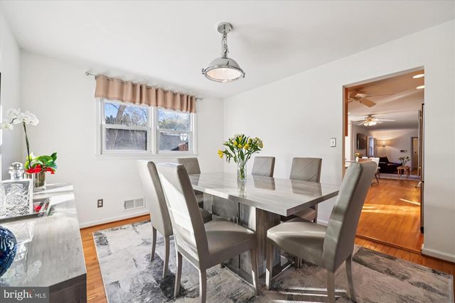 9304 BELLS MILL RD, Potomac, MD 20854