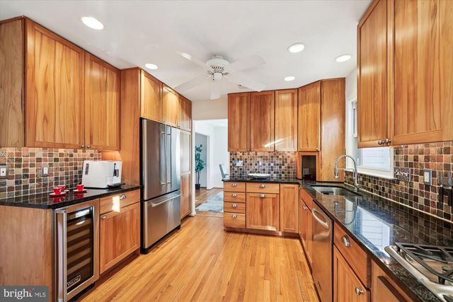 9304 BELLS MILL RD, Potomac, MD 20854