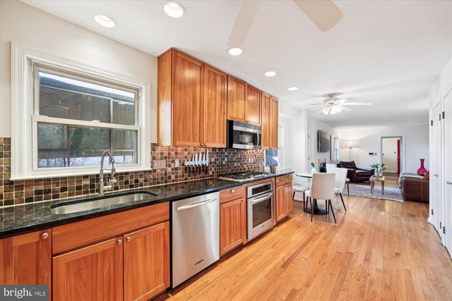 9304 BELLS MILL RD, Potomac, MD 20854