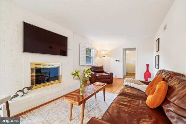 9304 BELLS MILL RD, Potomac, MD 20854