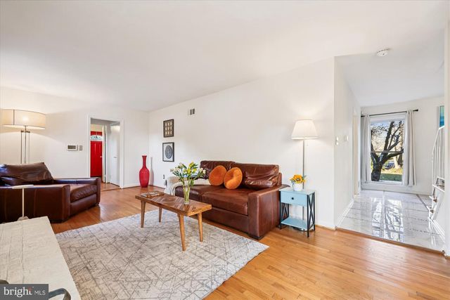 9304 BELLS MILL RD, Potomac, MD 20854