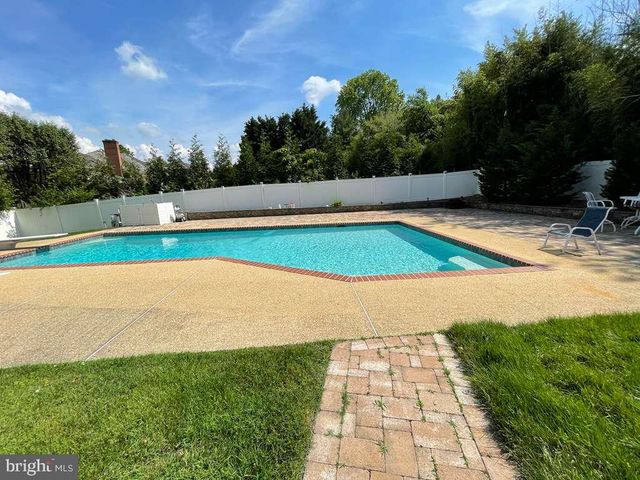 9304 BELLS MILL RD, Potomac, MD 20854